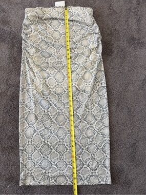 LOFT NWT Snake-Print Knit Pencil Skirt in Cream/Gray